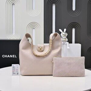 Classic CHANEL Bag: A Stylish and Versatile Choice for Elegance